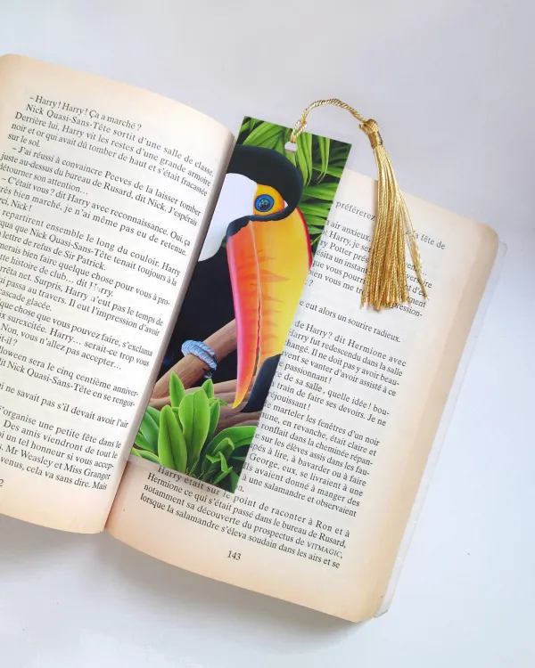 Marque-page toucan dans la jungle tropicale – view 2